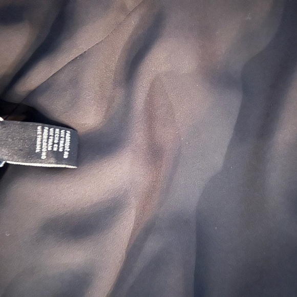 FOREVER 21 silky black sleeveless blouse. Size m - Picture 7 of 7